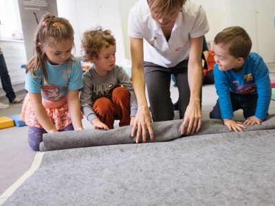 Projekt Učenie pre život už 2 roky pomáha znevýhodneným rodinám začleniť sa do života