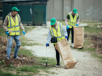 Trash Patrols opäť obliekli žlté vesty a vybehli do slovenských ulíc